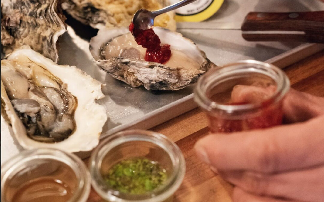 神楽坂の路地裏から、こんばんは！FAST OYSTERSです